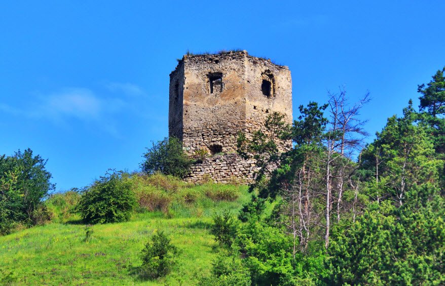 Zamok U Seli Vysichka, Pyshchatyntsi, Ukraine